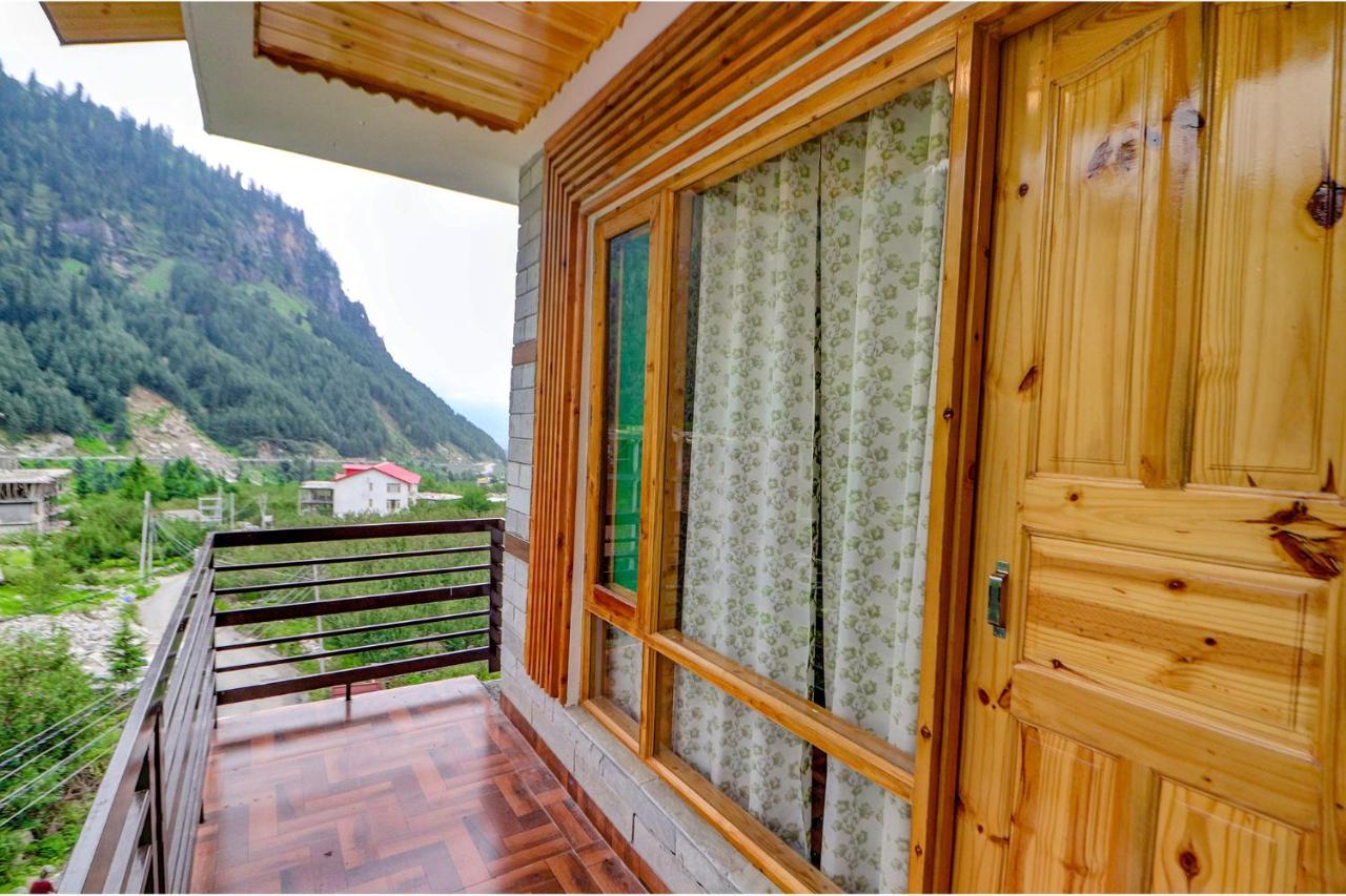 Fabhotel Snow Castle Cottage - Manali (Himachal Pradesh) — Photos 1